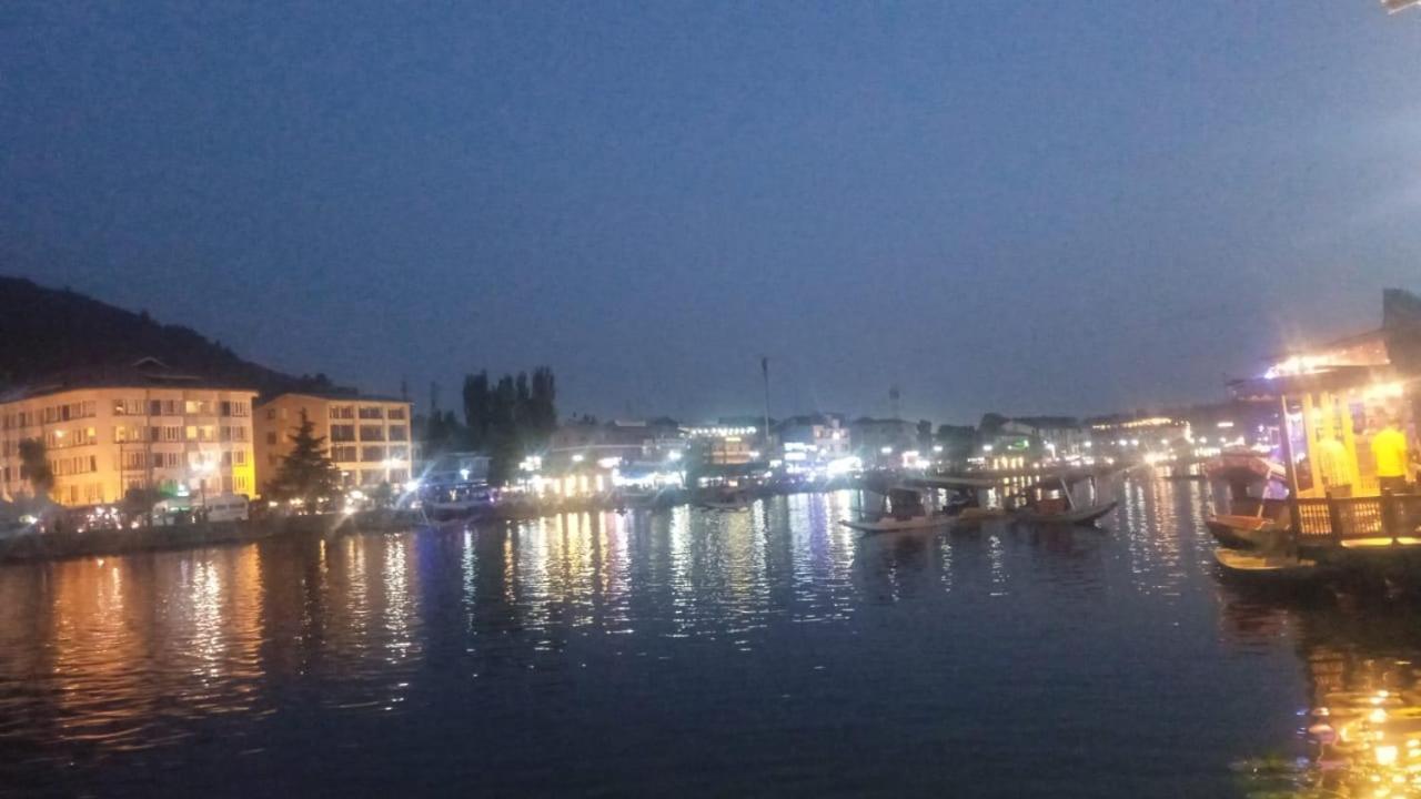 Appartamento Island Srīnagar Esterno foto